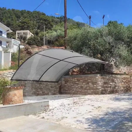 Marion * Chrisi Ammoudia